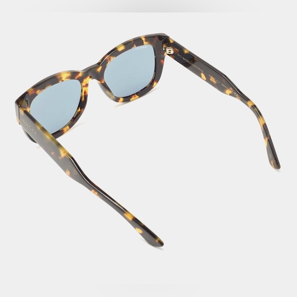 GUCCI - NWT - Brown/Black Tortoise Wayfarer Blue Lenses...